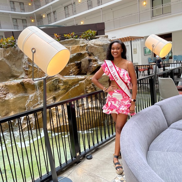 Meet your Posher, Haylee - Picture 1 of 1